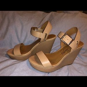 Arturo Chiang nude wedge